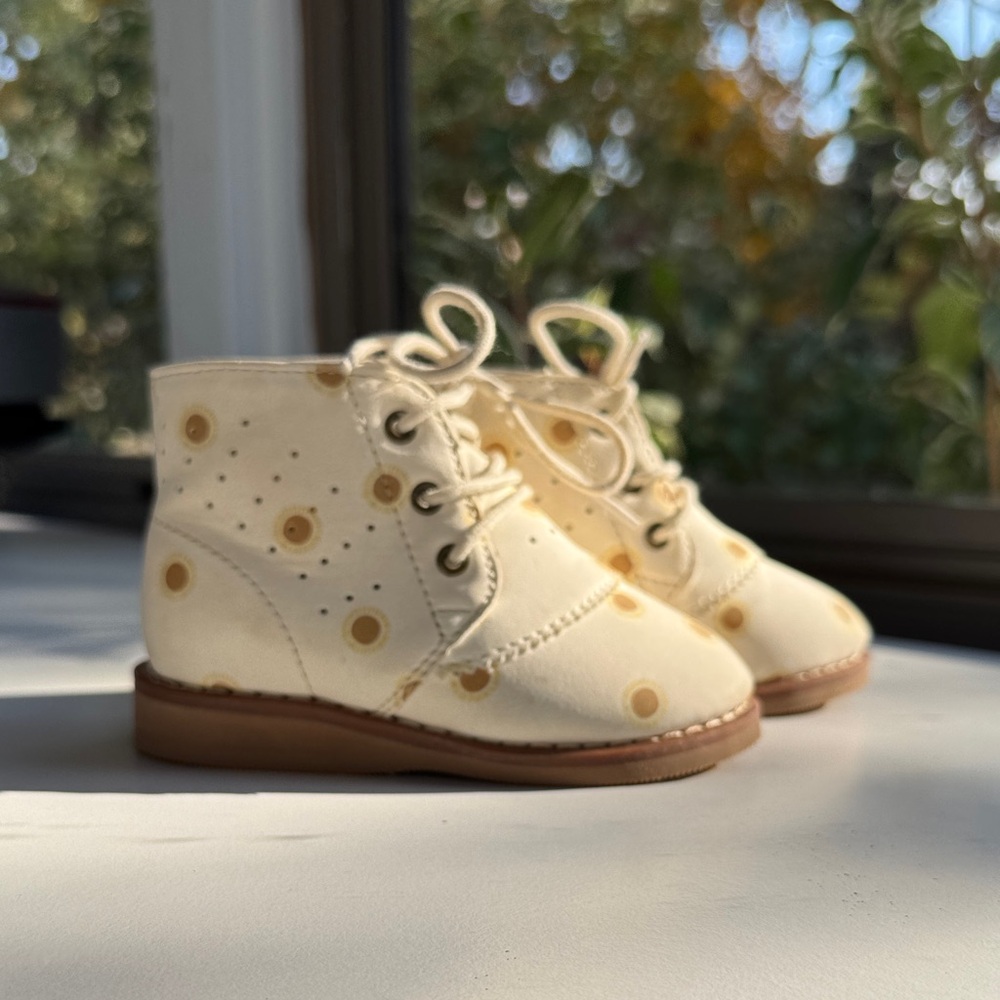 Rylee + Cru Cream and Tan Kids Boots Sun Pattern VGUC